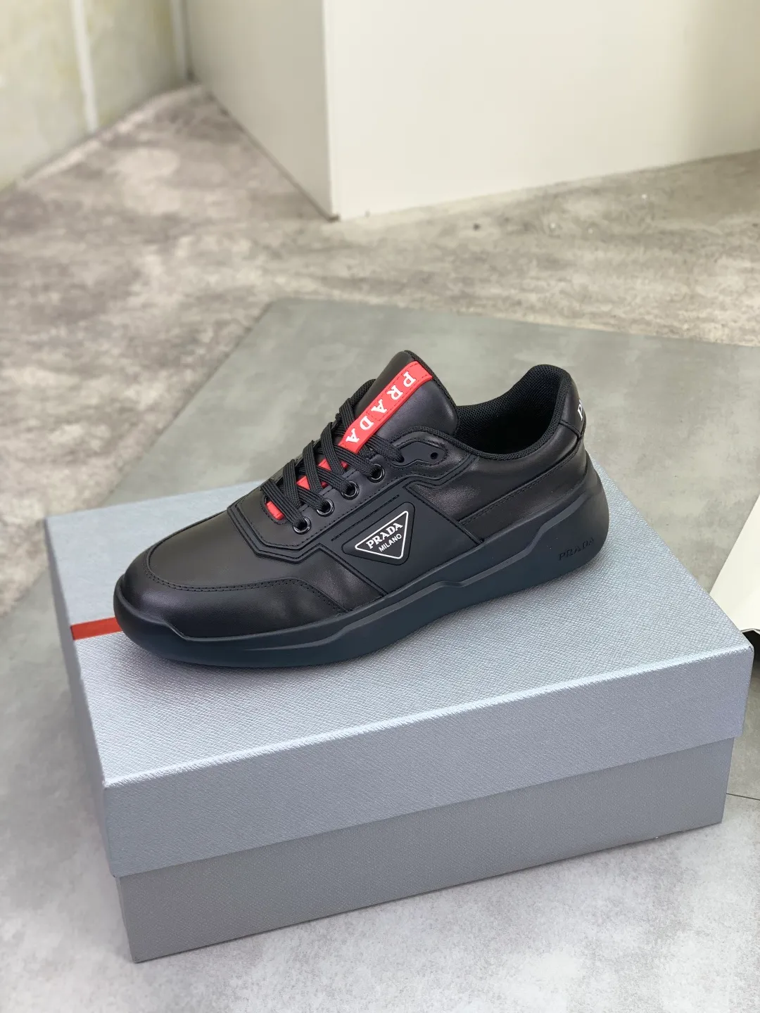 Men's men's shoes P600 💰【New style】Top quality, new popular models on the official website, which will never go out of style for a century, 🆘 The trendy brand (Prada) mainly promotes popular models, avant-garde and versatile fashionable men's shoes, privately molded, with cowhide splicing and 1:1 oil edge treatment... fashionable and simple, original imported cowhide with python skin, cowhide leather lining for feet; the atmosphere and personality are more fashionable, eye-catching and pursuing class. It will subvert the old idea and be a must-have for fashionistas who want to spend time with you! Must keep it! High-end comfortable and low-cost, high-end quality workmanship. Size: 38-45 4️⃣ colors available. full package